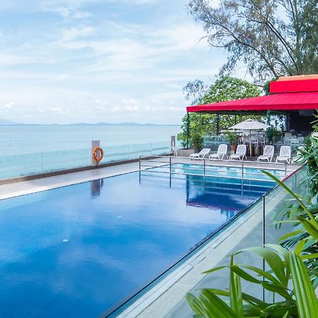 Hotel Sentral Seaview @ ​Beachfront Танджунг-Бунгах Екстер'єр фото