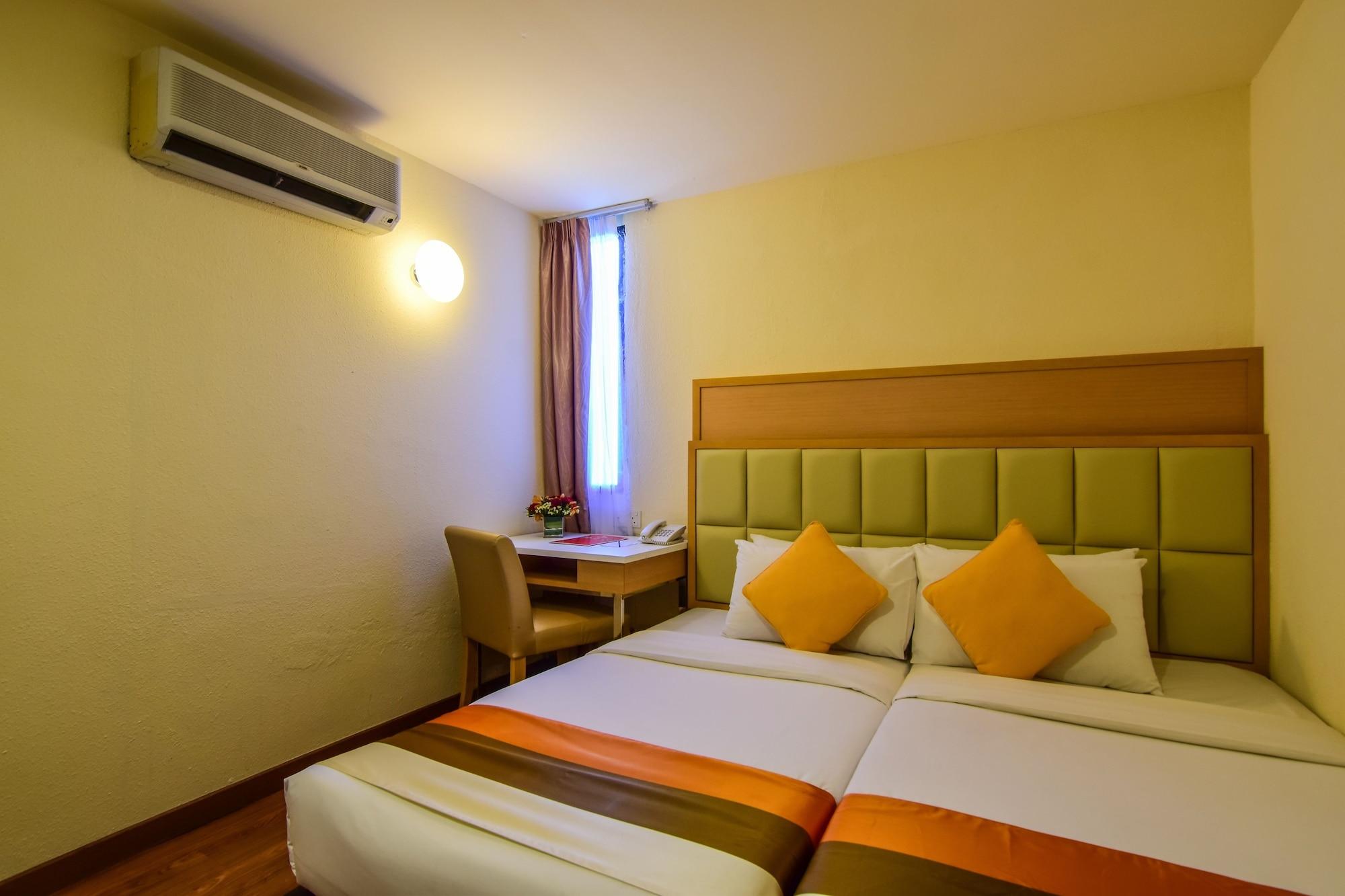 Hotel Sentral Seaview @ ​Beachfront Танджунг-Бунгах Екстер'єр фото