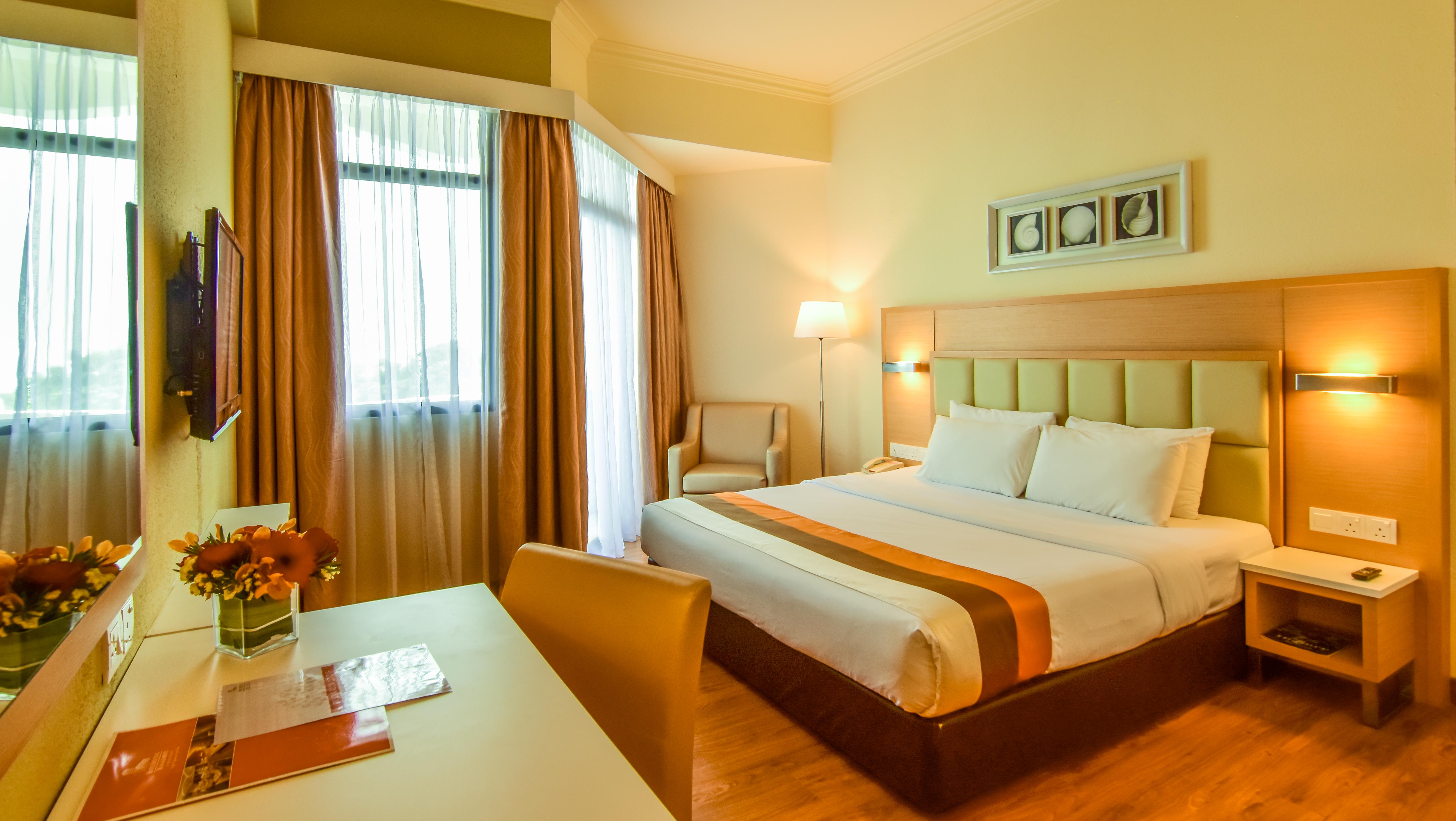 Hotel Sentral Seaview @ ​Beachfront Танджунг-Бунгах Екстер'єр фото
