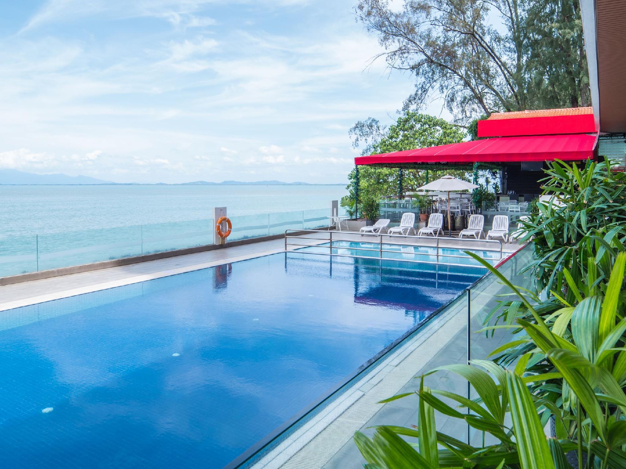 Hotel Sentral Seaview @ ​Beachfront Танджунг-Бунгах Екстер'єр фото