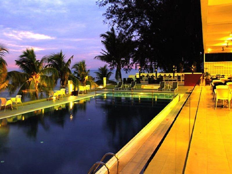 Hotel Sentral Seaview @ ​Beachfront Танджунг-Бунгах Екстер'єр фото